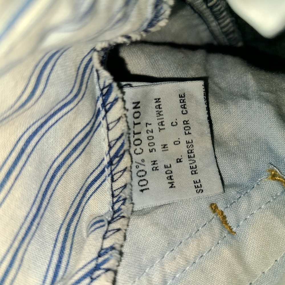 Vintage High Rise Jeans with Tapered Legs and Relaxed Fit - Picture 7 of 9